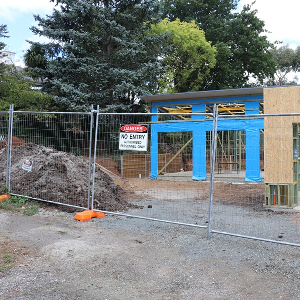 do you deliver and install temporary fencing and what's the cost for this in Pleasant Valley